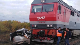 В Саратовской области столкнулись тепловоз и внедорожник. Двое погибших