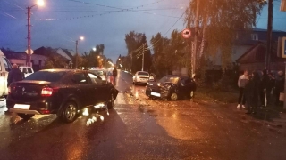 Пожилой и молодой водители не поделили дорогу. Один оказался в больнице