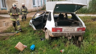 Очевидцы: школьники перевернулись на легковушке и сбежали с места ДТП