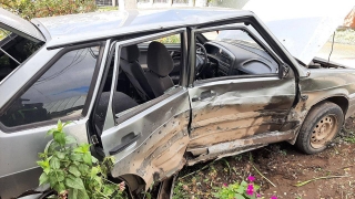 В столкновении легковушек пострадали два маленьких ребенка и женщина