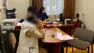 Обвиняемая во взятках врач-патологоанатом отпущена под домашний арест