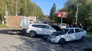 На Ново-Астраханском шоссе пострадал водитель "Приоры"