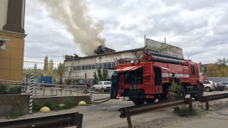 На Ново-Астраханское шоссе выезжали два пожарных расчета
