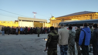 Мобилизация в Саратовской области. Бойцы отправились в учебку с письмами от школьников