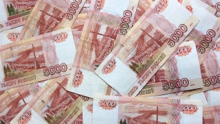 Работник магазина взял 117 тысяч из сейфа и проиграл их на ставках