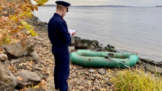 На берегу Волги рядом с лодкой нашли труп неизвестного