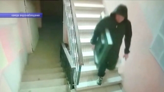 "Мой сломался". Саратовец за пять минут успел украсть телевизор у старушки