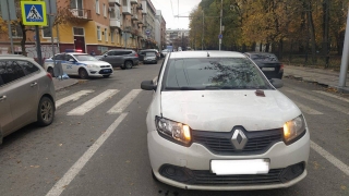 "Логан" сбил женщину около администрации Волжского района