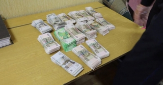 В Тамбове два саратовца украли 732 тысячи из машины на парковке