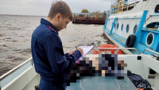 Во время прогулки на яхте саратовцы наткнулись на труп в Волге