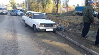 На Плодородной два саратовца попали под колеса "семерки"
