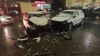 На Танкистов столкнулись два "Киа". Один из водителей умер за рулем