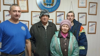 Саратовские спасатели вернули домой ушедшую за грибами бабушку