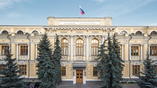 Впервые с конца февраля Банк России не стал менять ключевую ставку