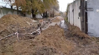 "Раскопали и бросили все": жители Заводского района просят "устранить безобразие" на дороге
