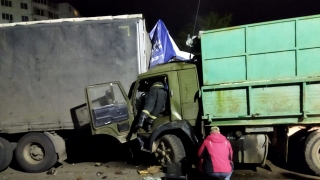 В Балакове произошло массовое ДТП с двумя "Камазами"