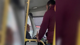 Пассажиры маршрутки стали свидетелями "разборок" между водителями