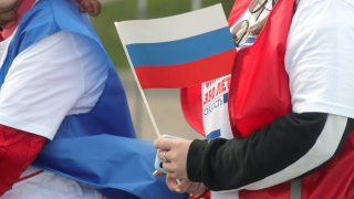 Флаг России предложено размещать на детсадах и вузах