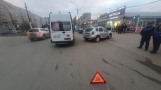 В Заводском районе молодая женщина попала под колеса иномарки