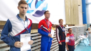 Саратовский паралимпиец выиграл три российские медали