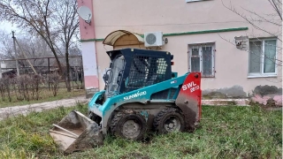 Пожилая женщина получила смертельные травмы от строительного "Бобкэта"