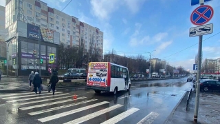 В Солнечном маршрутка сбила 18-летнюю девушку