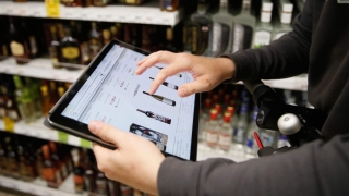 Онлайн-продажи спиртного запустят через год