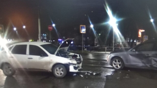 На Астраханской не разъехались "Ауди" и "Гранта". Один из водителей в больнице