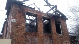 Ночью на пепелище частного дома пожарные нашли тело мужчины