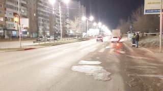 Женщина попала под колеса иномарки на Тархова