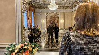 Мобилизованные пришли поддержать жениха во Дворец бракосочетаний