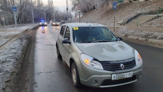 Женщина за рулем "Рено" сбила на переходе 18-летнюю девушку