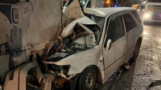 На проспекте Энтузиастов "Тойота" въехала под троллейбус