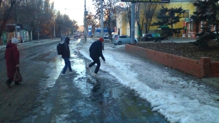 В Саратове вода третий день заливает Астраханскую