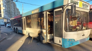 У Главпочтамта пожилой мужчина попал под колеса 90-го автобуса