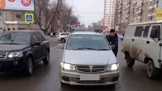 Около "Оранжевого" женщина попала под колеса иномарки