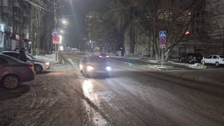 В Ленинском районе "Логан" сбил маму с двумя маленькими детьми