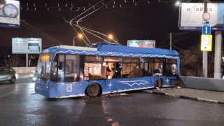 ДТП с троллейбусом у саратовского моста. Министр назвал две версии