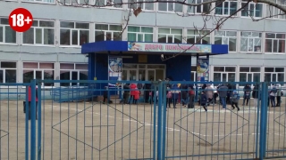 Полиция проверяет информацию об извращенце с оружием около школы