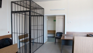 Парень покалечил младенца и отобрал телефон у подростка. Ему дали 3,5 года