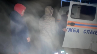Ночью из сломанной легковушки спасли трех замерзающих парней