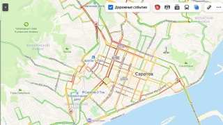 Снегопад парализовал движение транспорта в Саратове