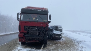 Два человека погибли в столкновении с фурой под Хвалынском