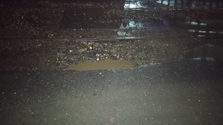 На Степана Разина три водителя попали в яму-"ловушку" и повредили машины