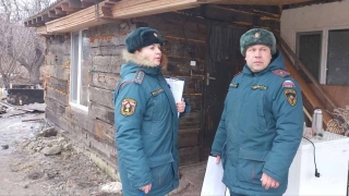 Житель Гагаринского района зажигал свечу и спалил двухквартирный дом