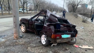 В Заводском районе "четырнадцатую" отбросило в столб