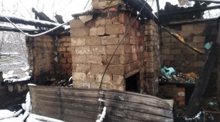На пожаре в Саратове едва не погиб пенсионер