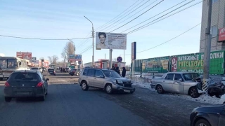 Во встрече "Волги" и "Ниссана" пострадали два человека