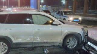 В ДТП около гипермаркета пострадали два человека