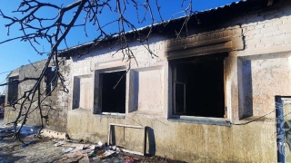 На окраине Саратова сгорел двухквартирный дом